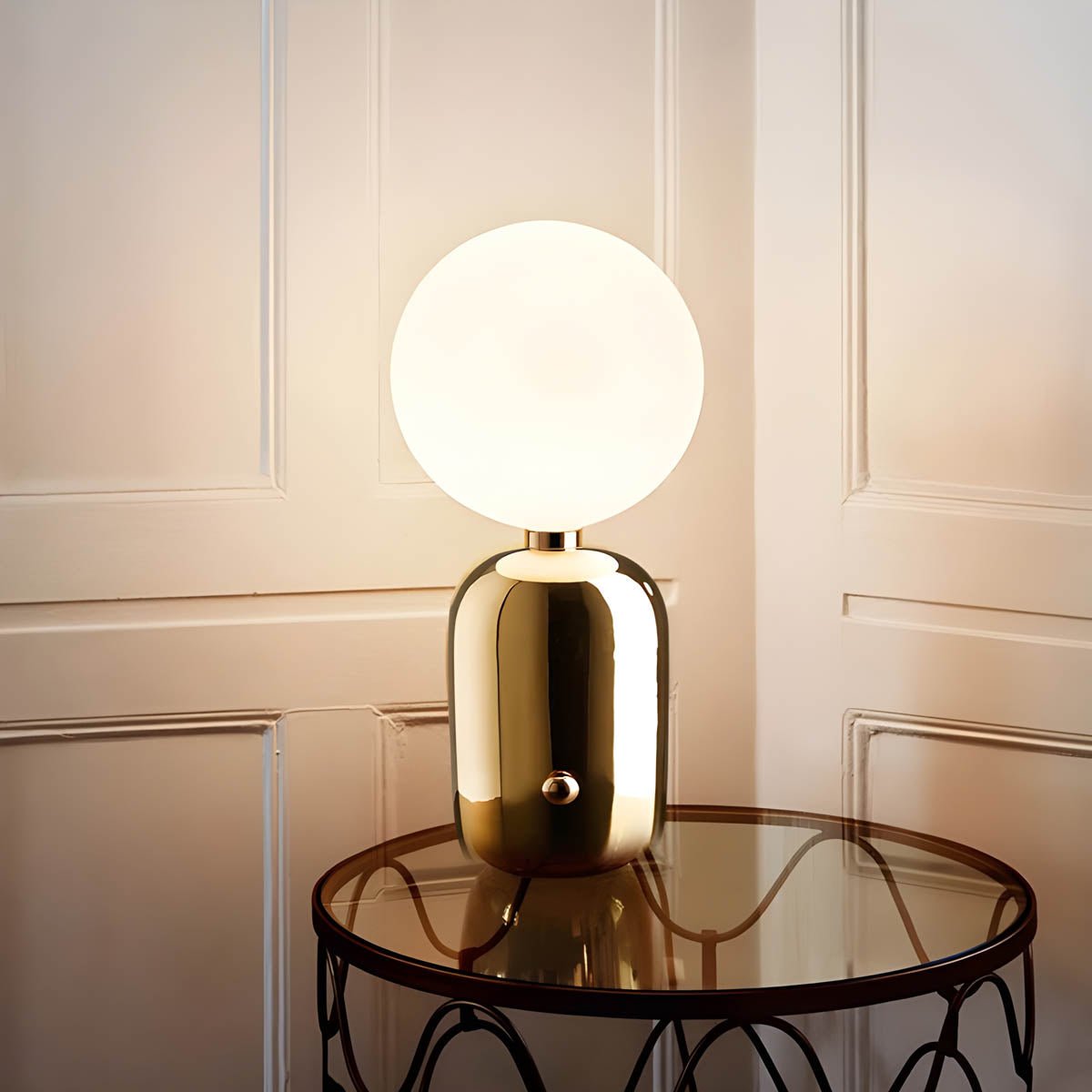 Spherical Table Lamp in Three Sizes and Finishes