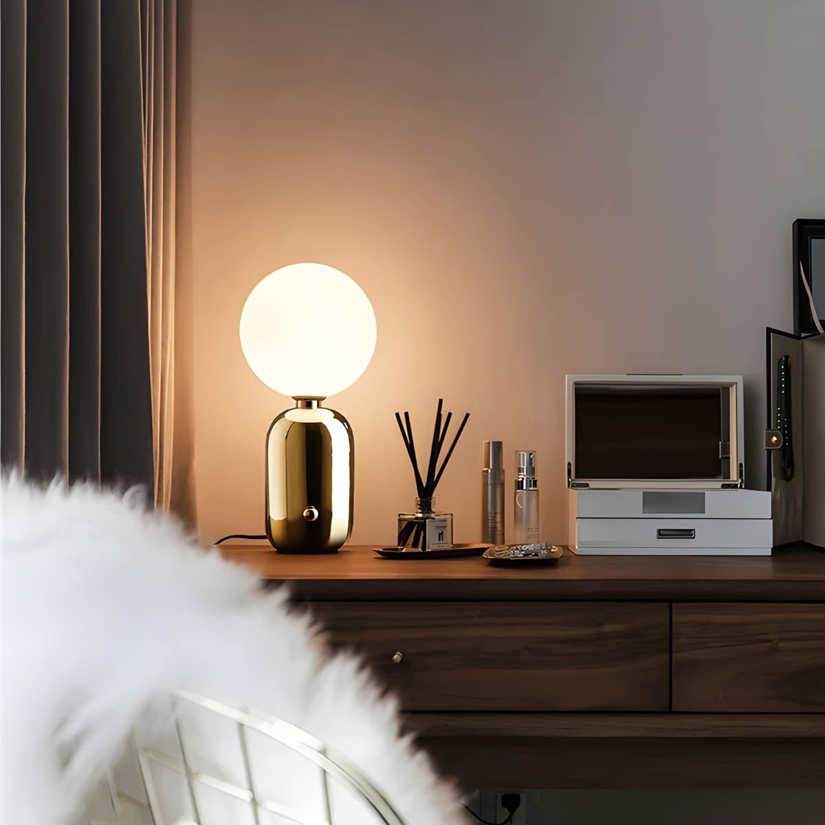 Spherical Table Lamp in Three Sizes and Finishes