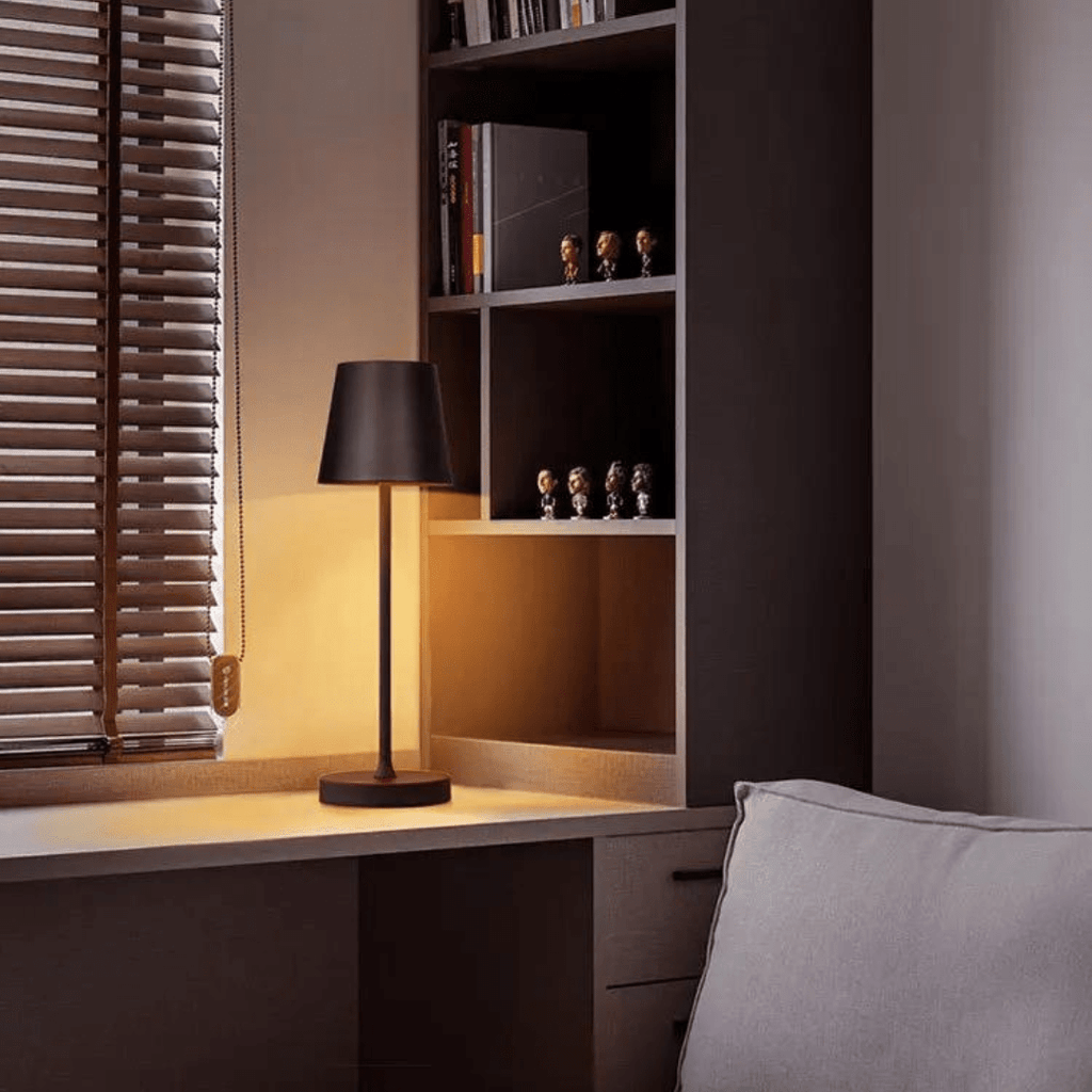 Minimal Aluminum Table Lamp in Nine Colors