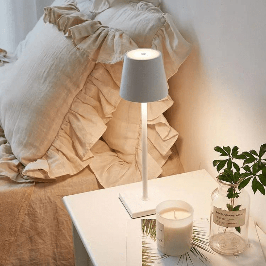 Minimal Aluminum Table Lamp in Nine Colors